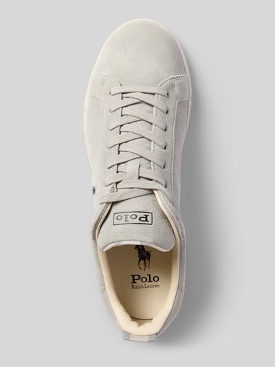 Produktfoto, szare sneakersy 'Sneaker aus Leder-Mix' od Polo Ralph Lauren, matowa tekstura, gładkie boki, kontekst: męskie sneakersy