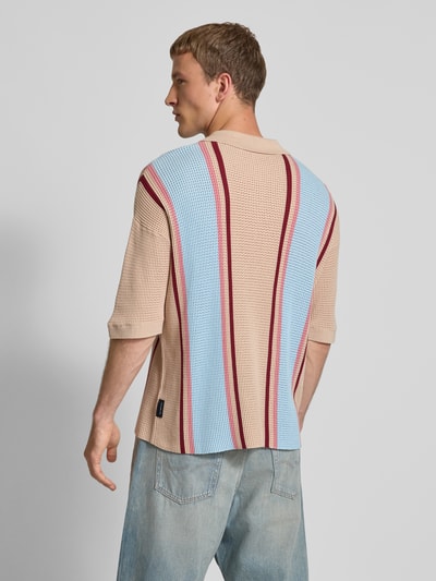 PROHIBITED Relaxed Fit Strick-Poloshirt mit Label-Stitching Hellblau 5