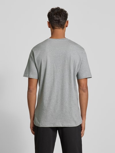 Wood Wood T-Shirt mit Label-Stitching und Rundhalsausschnitt Mittelgrau 5