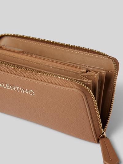 VALENTINO BAGS Portemonnee met labelapplicatie, model 'ARCADIA' Camel - 3