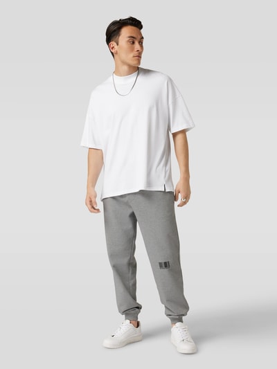 VTMNTS Sweatpants mit Label-Prints Hellgrau meliert 1
