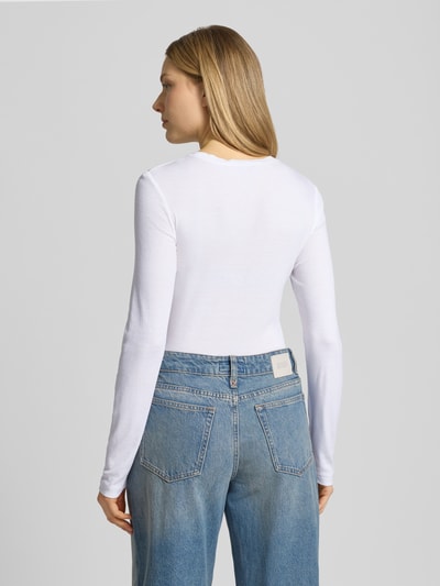 Vrouwenmodel draagt wit shirt met lange mouwen van Marc O'Polo, slim fit, effen kleuren, ronde hals, rib, lyocellmix, geheel van achteren