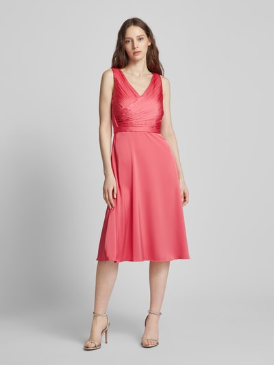 Vera Mont Knielanges Cocktailkleid mit Plisseefalten Lachs 4