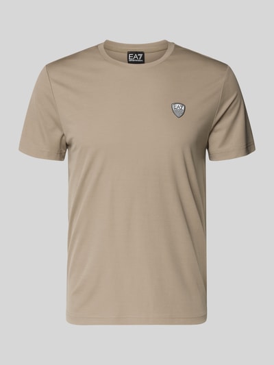 Produktfoto, T-Shirt aus Viskose-Mix mit Label-Patch von EA7 Emporio Armani in Beige, Slim-Fit, Rundhalsausschnitt, glatte Textur, Rückenlänge 69 cm bei Größe M