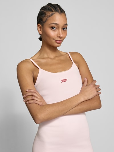 Tommy Jeans Midikleid in Ripp-Optik Rosa 3