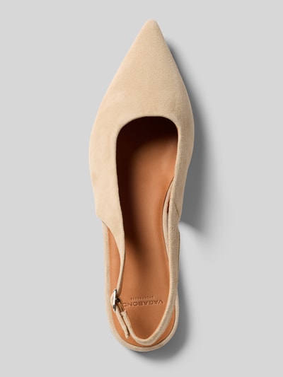 Produktfoto, Ballerina aus echtem Leder Modell 'HERMINE' von Vagabond in beiger Veloursleder-Optik mit spitzer Schuhspitze, Dornschließe, strukturierter Sohle und Label-Prägung, Materialverarbeitung aus Echtleder.