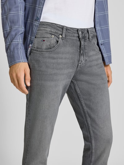 Tommy Jeans Slim Fit Jeans aus Baumwoll-Mix Mittelgrau 3