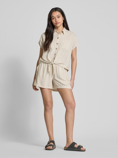 Pieces Szorty o kroju regular fit ze wzorem na całej powierzchni model ‘PIA’ Écru 1