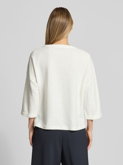 Frauenmodel trägt Relaxed Fit Pullover aus Bio-Baumwoll-Mix von Tom Tailor, Optik:Allover-Muster, 3/4-Arm, Ganzkörperansicht Rückansicht.