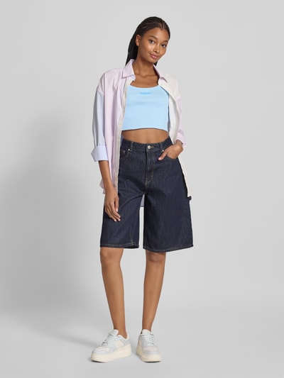 Tommy Jeans Slim Fit Crop Top aus Ripp Hellblau 1