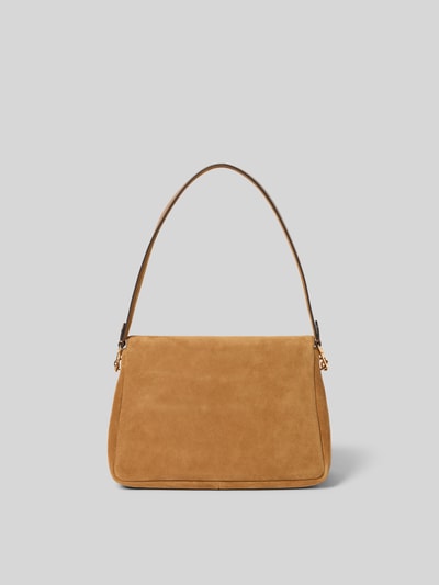 Produktfoto, Shoulder Bag aus echtem Wildleder von Tory Burch in Camel, Überschlag mit Magnetverschluss, abnehmbarer Schulterriemen, verstellbarer Tragehenkel, Reißverschlussfach innen, Maße ca. 26 x 18 x 10 cm, feine Wildleder-Textur, glatte Form.