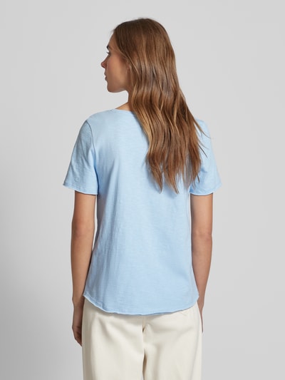 s.Oliver RED LABEL T-Shirt mit V-Ausschnitt Hellblau 5