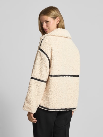 Only Kurtka z futerka o pudełkowym kroju z detalami ze skóry model ‘PARIS’ Złamany biały melanż 5