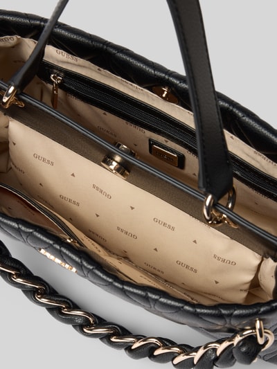 Produktfoto, Handtasche in Leder-Optik mit Logo-Detail van GUESS met doorgestikte look, beige binnenkant, magneetsluiting, hoofdvak, afneembare schouderband, breedte 32 cm, lengte 18 cm, diepte 12 cm, bandlengte 110 cm