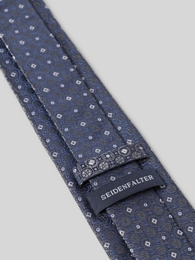 Produktfoto, Krawatte aus reiner Seide von Prince Bowtie, klassische Passform, Strukturmuster, Teilungsnähte, breite 7 cm, Blau-Grau-Töne