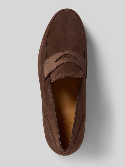 Produktfoto, brauner Loafers aus Leder Modell 'Haywood' von Henry Stevens, abgerundete Spitze, glatte Textur, Draufsicht, Herrenschuh