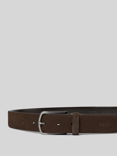 Productfoto, Gürtel mit Dornschließe van JOOP! Collection in donkerbruin kalfsleer met klassieke pasvorm en zilveren gesp, breedte 3 cm.
