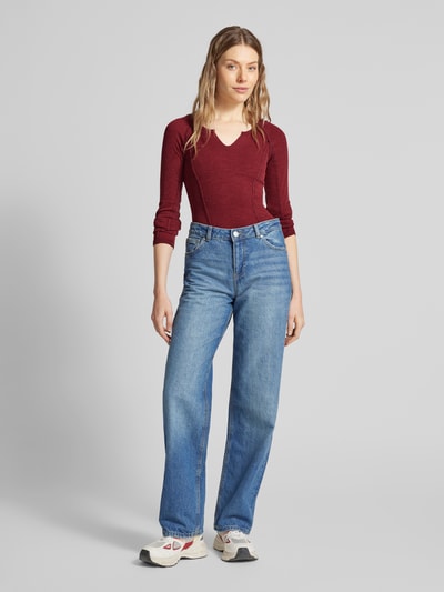 Guess Jeans Cropped Longsleeve mit V-Ausschnitt Bordeaux 1