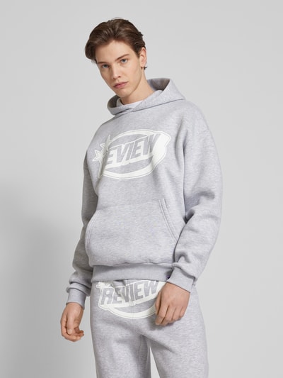 REVIEW Hoodie mit Label-Print Hellgrau Melange 4