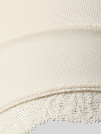 Productfoto, close-up van beige elastische materiaalmix en Met kant, Slim Fit Slip met Spitzenbesatz van SCHIESSER, dames slip