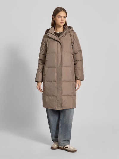 ONLY Płaszcz pikowany o kroju comfort fit z drobną fakturą model ‘IRENE’ Szarobrązowy 4