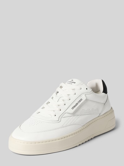 Produktfoto, Sneakersy skórzane z zaokrąglonym czubkiem, wiązanie, detal z logo, model 'CPH89M' od Copenhagen, naturalna skóra, wysokość obcasa 4 cm, wysokość cholewki 5 cm, szerokość w rozmiarze 44: 8 cm, biało-kremowe odcienie, gładka tekstura