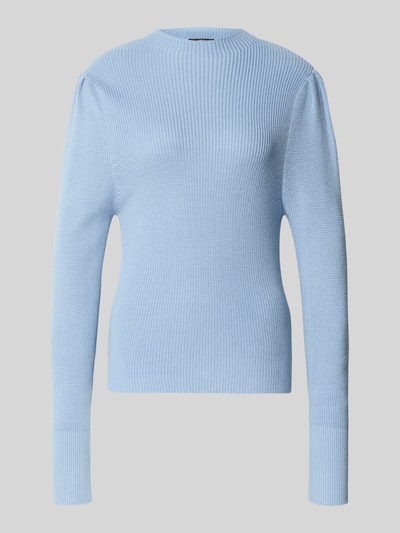 Produktfoto, Slim Fit Pullover in Strick-Optik von zero aus Baumwoll-Mix, hellblau, Rundhalsausschnitt, elastische Ärmelabschlüsse.