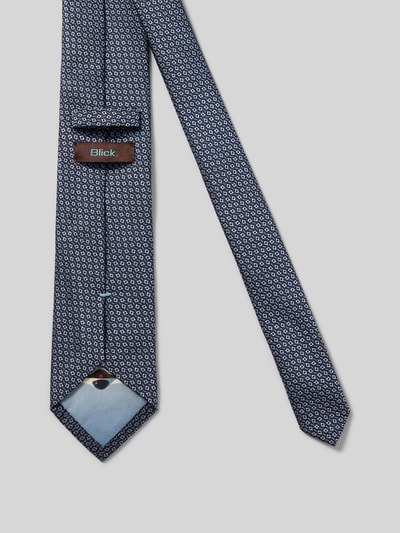 Produktfoto, Seidenkrawatte mit Strukturmuster (7,5 cm) von Blick in Blau mit Strukturmuster, Label-Detail, klassische Form, Breite 8 cm, Reine Seide