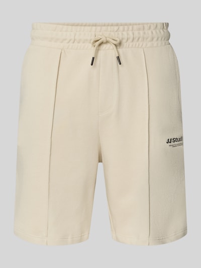 Produktfoto, Sweatshorts mit Logo Modell 'KANE' von Jack & Jones aus Baumwoll-Mix in Beige mit elastischem Bund, Relaxed-Fit, sichtbare Struktur, Bundweite 42 cm und Innenbeinlänge 19 cm bei Größe M