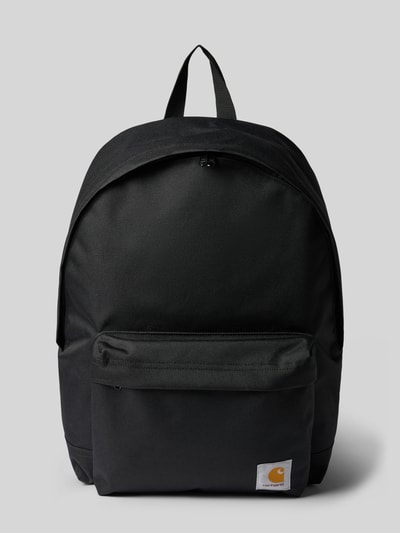 Produktfoto, Rucksack mit Label-Patch Modell 'Jake' von Carhartt Work In Progress in Schwarz, robuste Struktur, Außen- und Innenfächer, neutraler Hintergrund