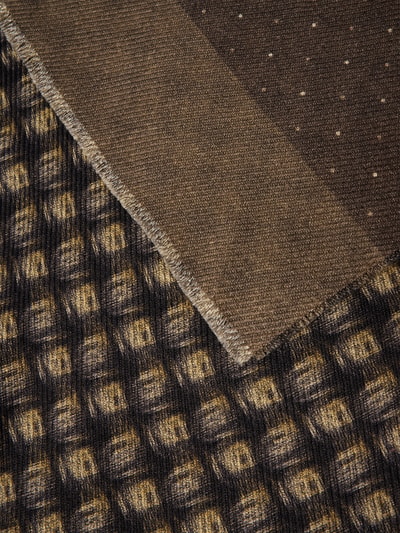 Produktfoto, Doubleface-Schal im Allover-Look von altea aus reiner Baumwolle, Rechteckform, braun-beige gemustert, dezente Webstruktur