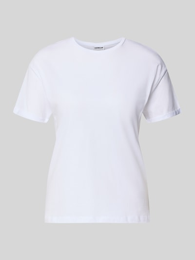 Produktfoto, weißes Damen T-Shirt mit fixiertem Ärmelaufschlag, Rundhalsausschnitt, Straight Fit, Modell 'BRANDY' von NOISY MAY®, Rückenlänge 59 cm bei Größe S, glatte Textur, klare Linien vor grauem Hintergrund.