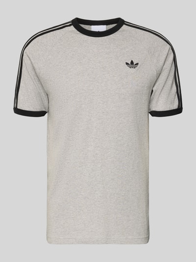 adidas Originals T-Shirt mit Label-Stitching Mittelgrau Melange 2