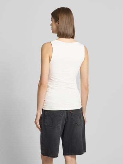 Frauenmodel trägt Trägertop mit Knotendetail Modell 'KIA' von Topshop, weiß, Slim Fit, Baumwoll-Elasthan-Mix, Ganzkörperansicht Rückansicht