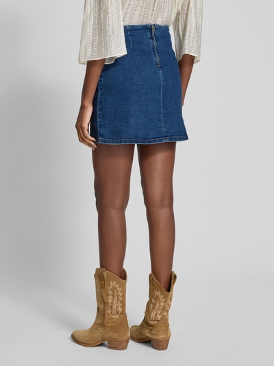 Vero Moda Spódnica jeansowa o dopasowanym kroju z rozcięciem z przodu model ‘NELLY’ Ciemnoniebieski 5