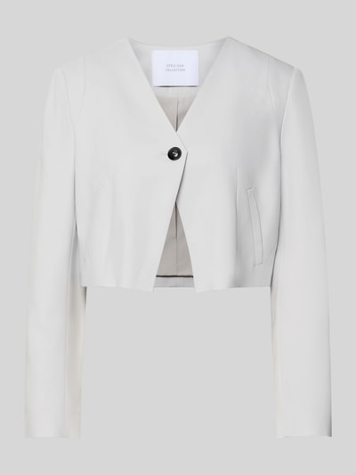Produktfoto, Asymmetrisch geschnittener cropped Blazer-curated by Vicky Heiler von SIC in hellem Viskose-Elasthan-Mix, V-Ausschnitt, Knopfverschluss, minimalistisches Design, strukturierte Oberfläche