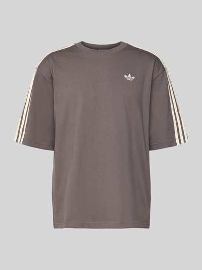 Produktfoto, T-shirt met labelstitching van adidas Originals in grijs, puur katoen, los model, ronde hals, ruglengte maat M 76 cm
