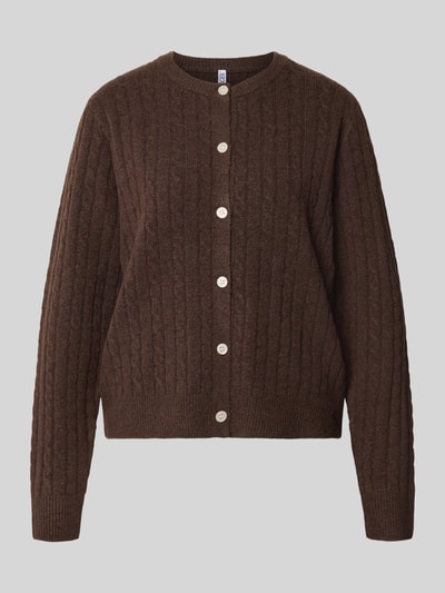 Produktfoto, braune Regular Fit Strickjacke mit Woll-Anteil Modell 'SILLY' von PIECES, gerippte Struktur, cremefarbene Knöpfe, Damen Strickjacke
