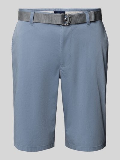 Produktfoto, Bermudas aus Light Baumwolle mit Gürtel von Christian Berg Men in Hellblau, Regular-Fit, mit Eingrifftaschen und Gesäßtaschen, Bundweite 47 cm, Innenbeinlänge 28 cm, strukturierte Oberfläche
