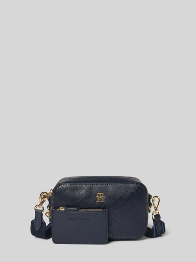 Tommy Hilfiger Kameratasche mit großflächiger Logo-Prägung Dunkelblau 2