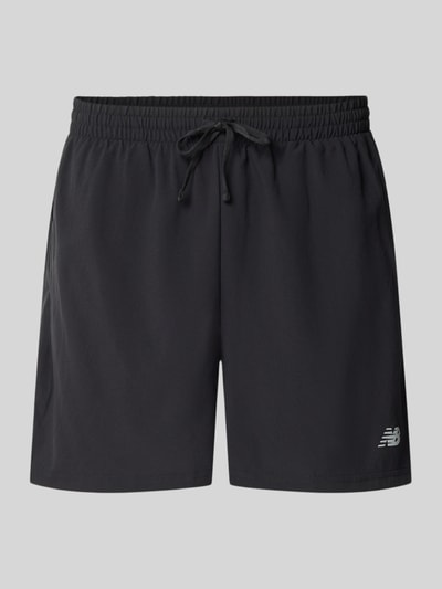 Produktfoto, Shorts mit elastischem Bund und Logo von New Balance in Schwarz, Regular Fit, sichtbares Logo, elastischer Bund, glatte Oberfläche, Herrenshorts, Bundweite 40 cm, Innenbeinlänge 13 cm, Innenhose