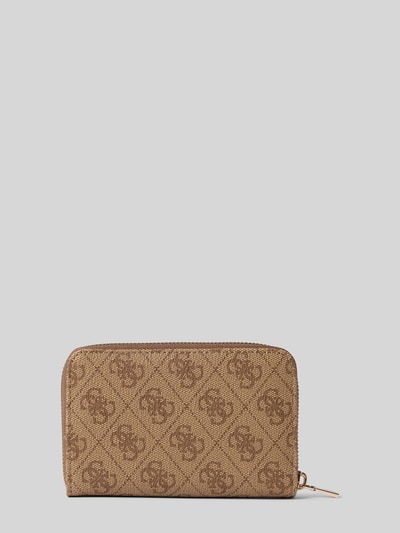 Produktfoto, Portemonnaie mit Logo-Muster Modell 'LAUREL II' von Guess, braune Struktur, Hauptfach mit Reißverschluss, Label-Applikation