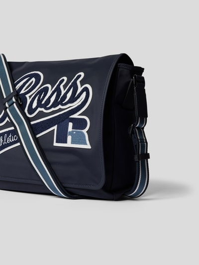 BOSS x Russell Athletic Crossbody Bag mit Brand-Detail Dunkelblau 3