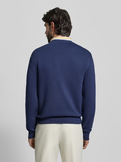 Männermodel trägt Regular Fit Sweatshirt aus Baumwoll-Mix von Polo Ralph Lauren, Optik: Unifarben, Ganzkörperansicht Rückansicht.