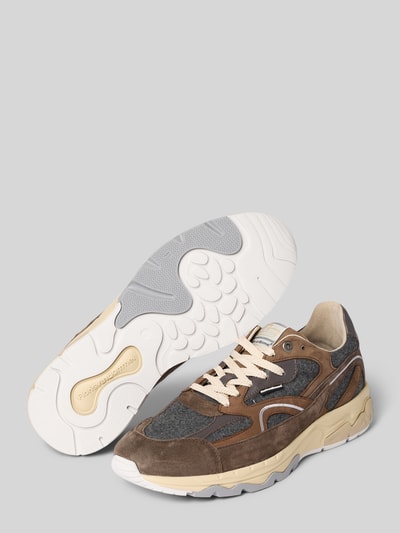 Produktfoto, sneakersy z mieszanki skóry Modell 'De Rezer' od Floris van Bommel, melanż brązu i beżu, detal z logo, krój zaokrąglony, wysokość obcasa w rozmiarze 44: 4 cm, wysokość cholewki w rozmiarze 44: 8 cm, szerokość cholewki w rozmiarze 44: 9 cm