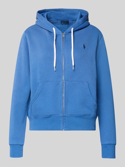 Produktfoto, bluza rozpinana z kapturem od Polo Ralph Lauren, mieszanka bawełny, luźny krój, tunel, zamek błyskawiczny, wyhaftowane logo, wpuszczane kieszenie, prążkowane wykończenia, kolor niebieski, gładka tekstura.
