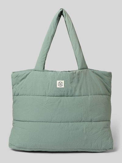 Produktfoto, Shopper mit Label-Detail Modell 'SASJA' von MSCH Copenhagen, zielona, matowa faktura, steppnähte, szerokie uchwyty, szerokość w rozmiarze 47 cm, długość 35 cm, głębokość 20 cm, długość paska na ramię 62 cm