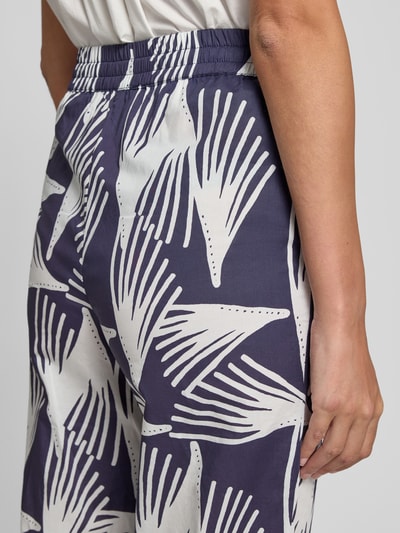 GUIDO MARIA KRETSCHMER WOMAN Wide Fit Stoffhose mit floralem Allover-Print Modell 'Lani' Blau 3