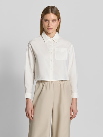 Frauenmodel trägt Regular Fit Hemdbluse aus reiner Baumwolle Modell 'ALBA' von VILLA SOPHIE, Optik: Unifarben, Hemdkragen, Langarm, Oxford, Brusttasche, Ein-Knopf-Manschette, Ganzkörperansicht von vorne