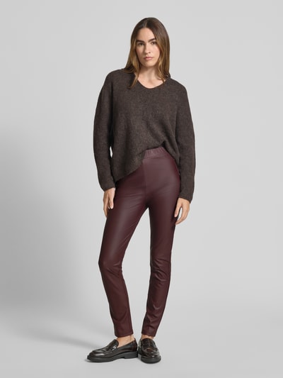 MM Spodnie o kroju slim fit z imitacji skóry z elastycznym pasem model ‘ECHO’ Oberżynowy 1